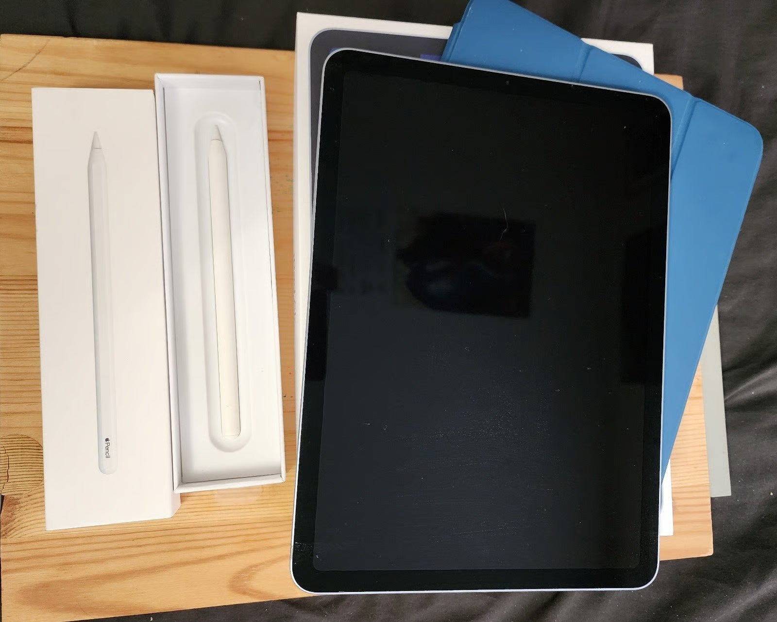 Apple iPad Air 4th Generation 64GB + Apple Pencil and Case 2O81