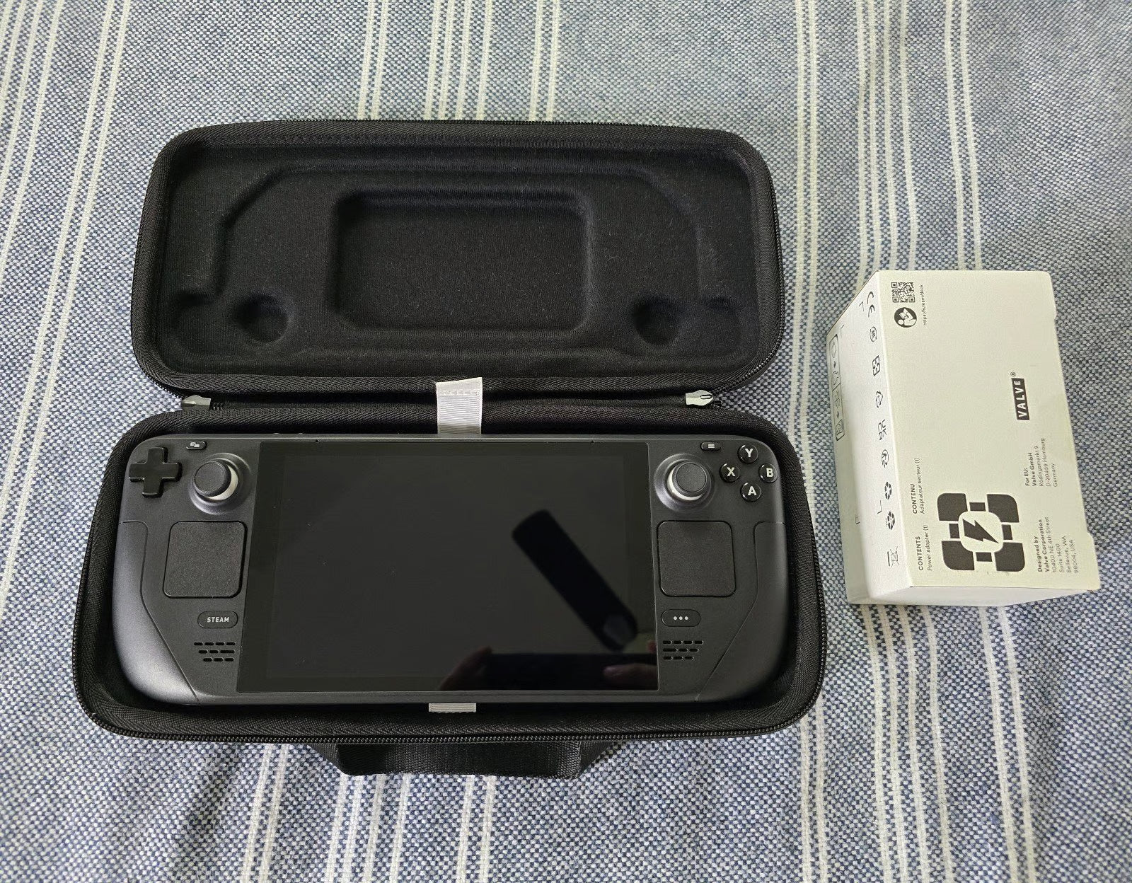 Valve Steam Deck 256 GB (with case!) 1T35