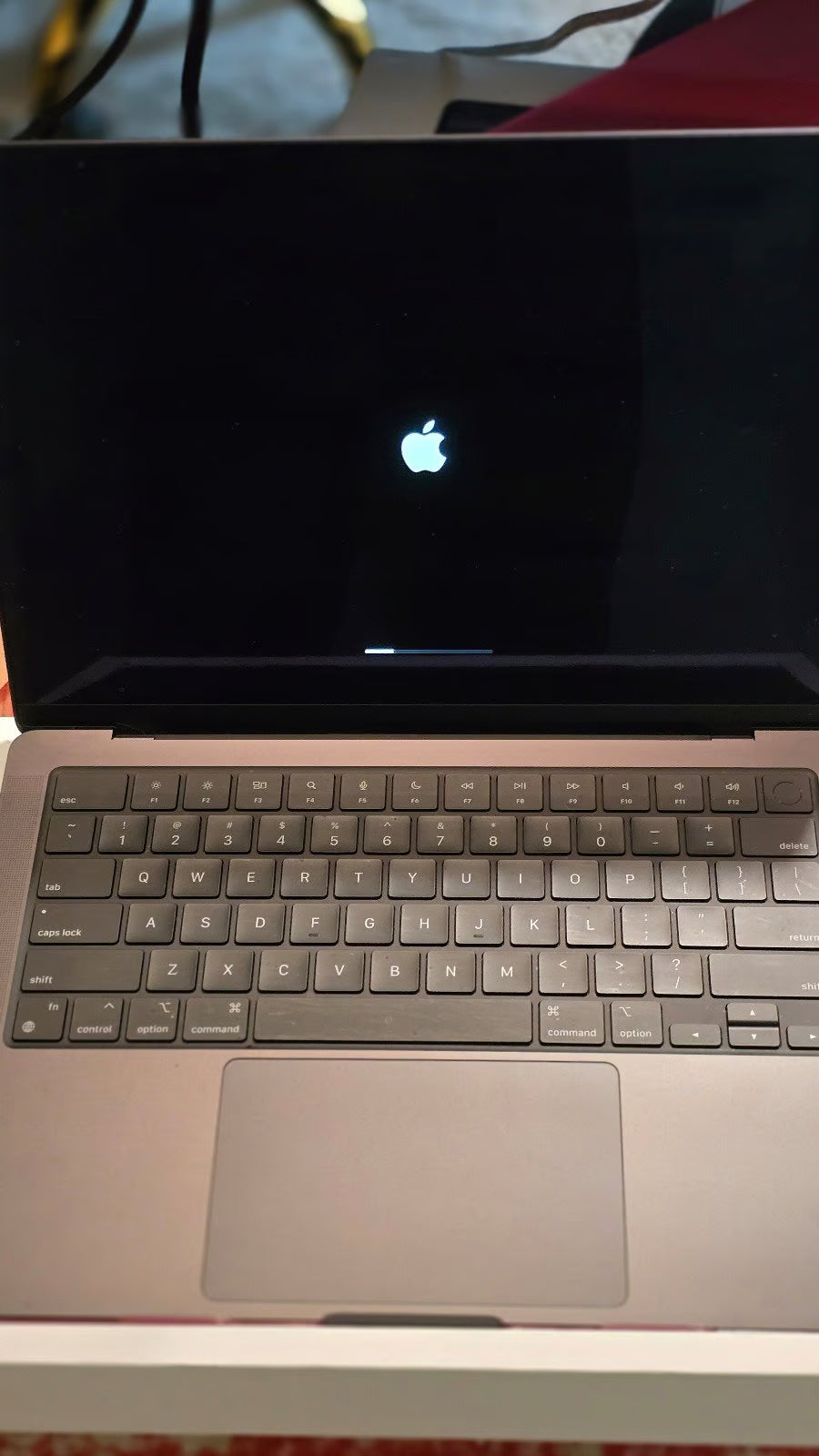 Macbook pro m3 pro chip 14"" 18 gb ram 8R51