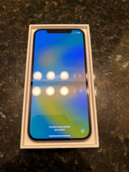 Apple iPhone 12 64 GB in Purple( Unlocked ) 2Z97