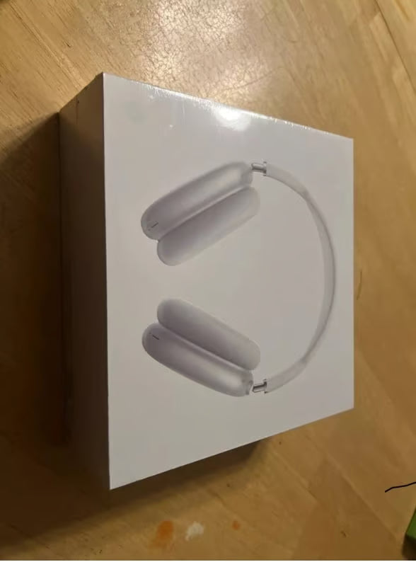 Apple AirPods Max with Smart Case in Silver 8N62