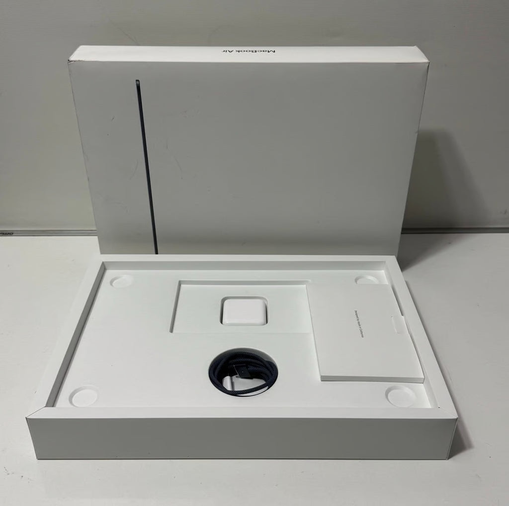 Apple MacBook Air 15in 512GB & 8GB RAM *2023* ONLY 18 CYCLES. 100% Health 6N83