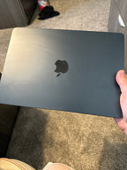 Apple Macbook Air 13in.  M2 3.49 GHz  1TB SSD 2Y29