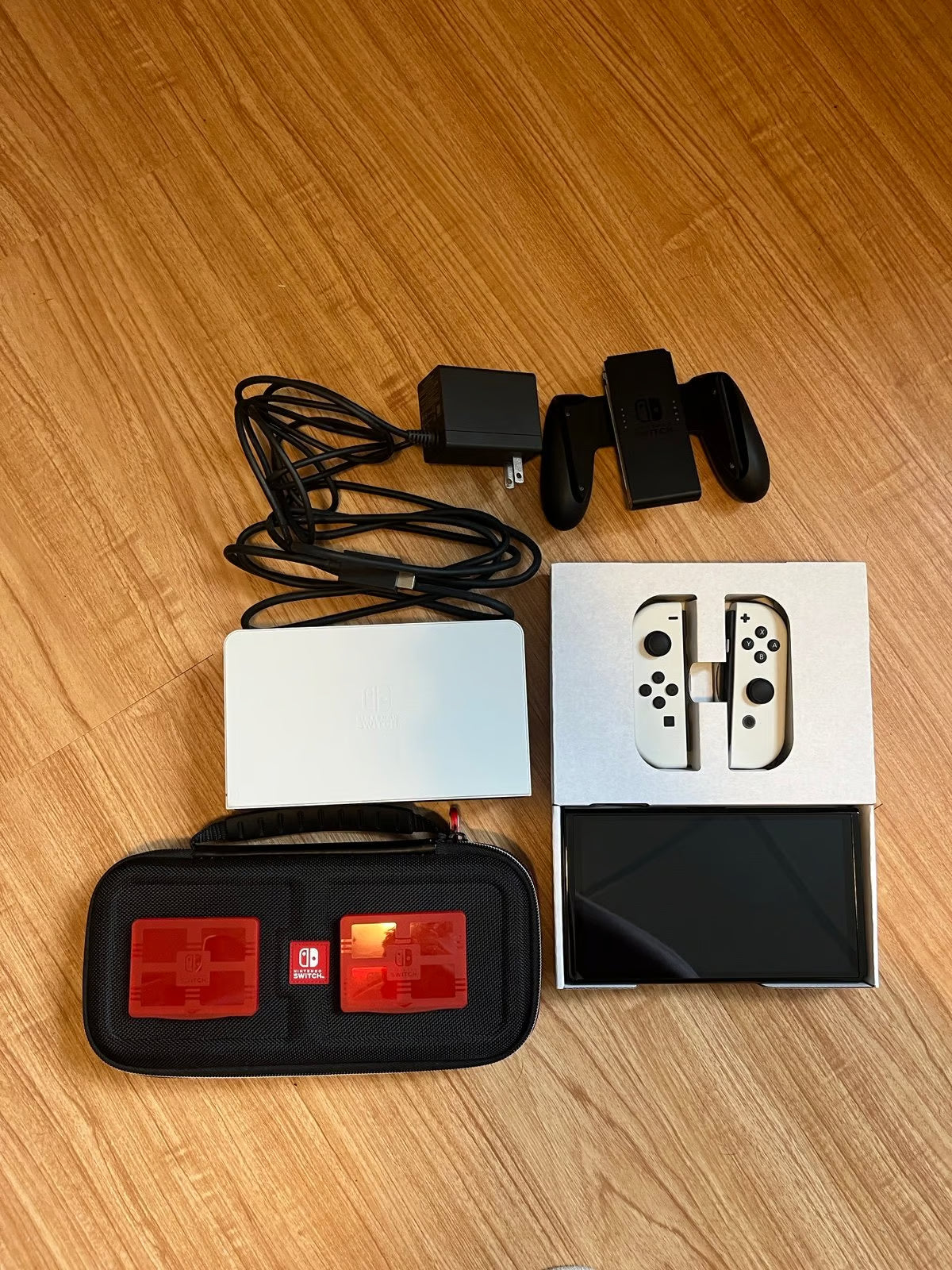 OLED Nintendo Switch LIKE NEW (+case) 7E18