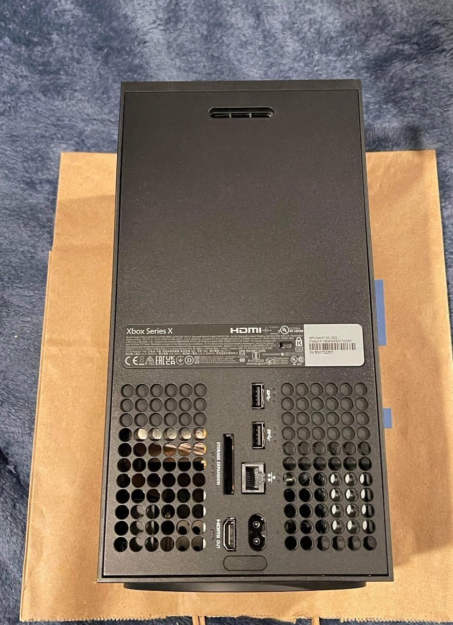 Microsoft Xbox Series X 1TB Video Game Console - Black with original box 7H35