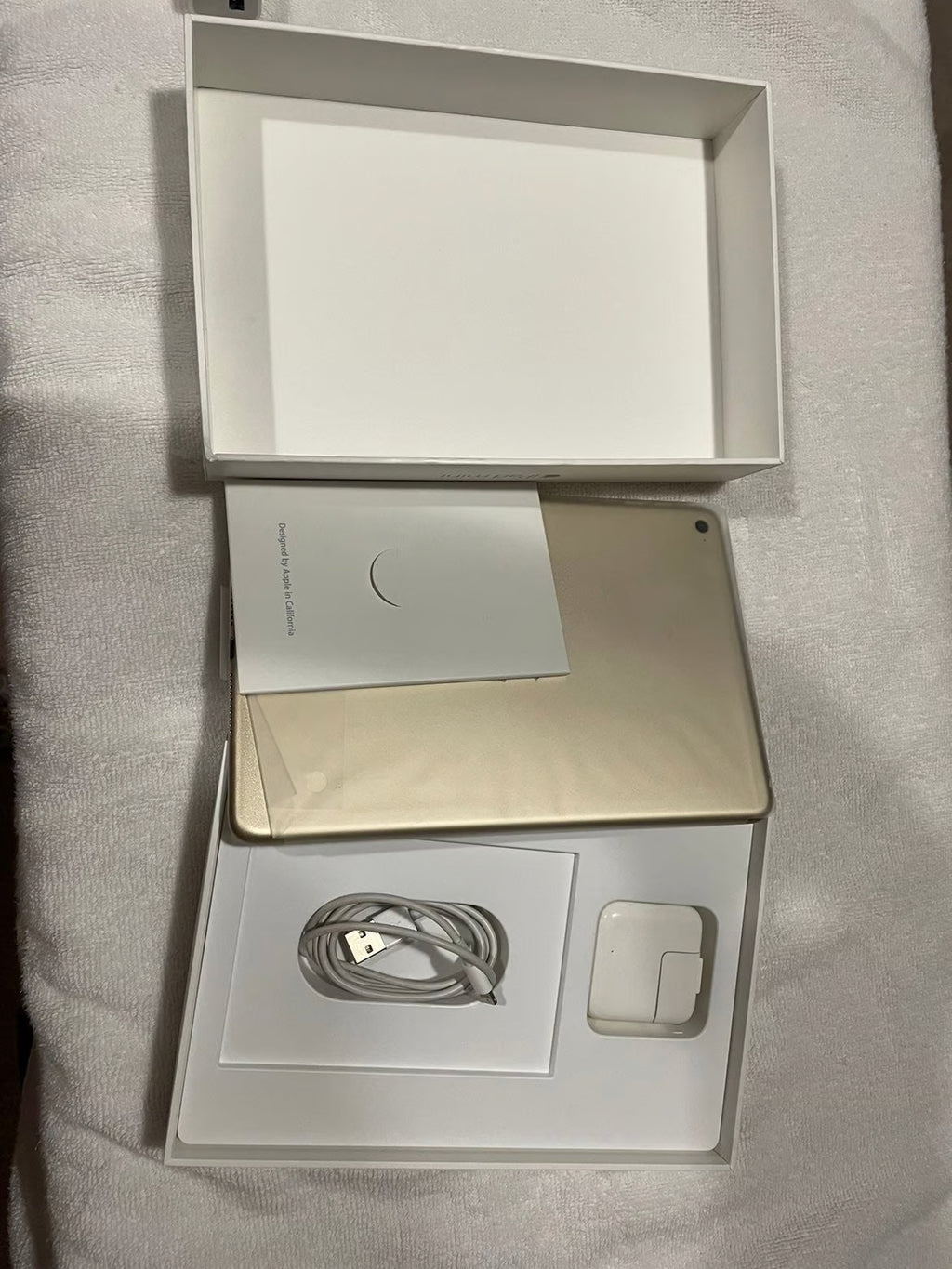 Apple iPad Mini 4th Generation 64 GB in Gold 6P77