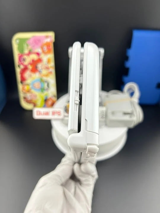 Dual IPS/ New 3DS XL White w 128GB SD Card/Near Mint/ 6770/ US Seller