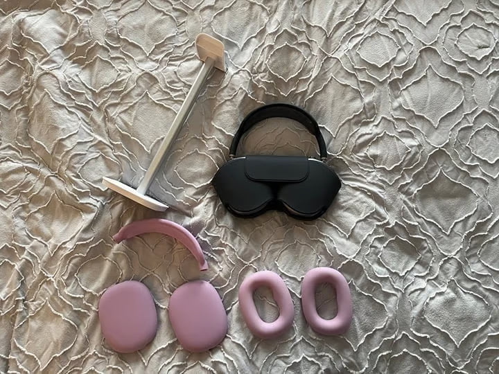 Apple AirPod Max Headphones Bundle 6R86