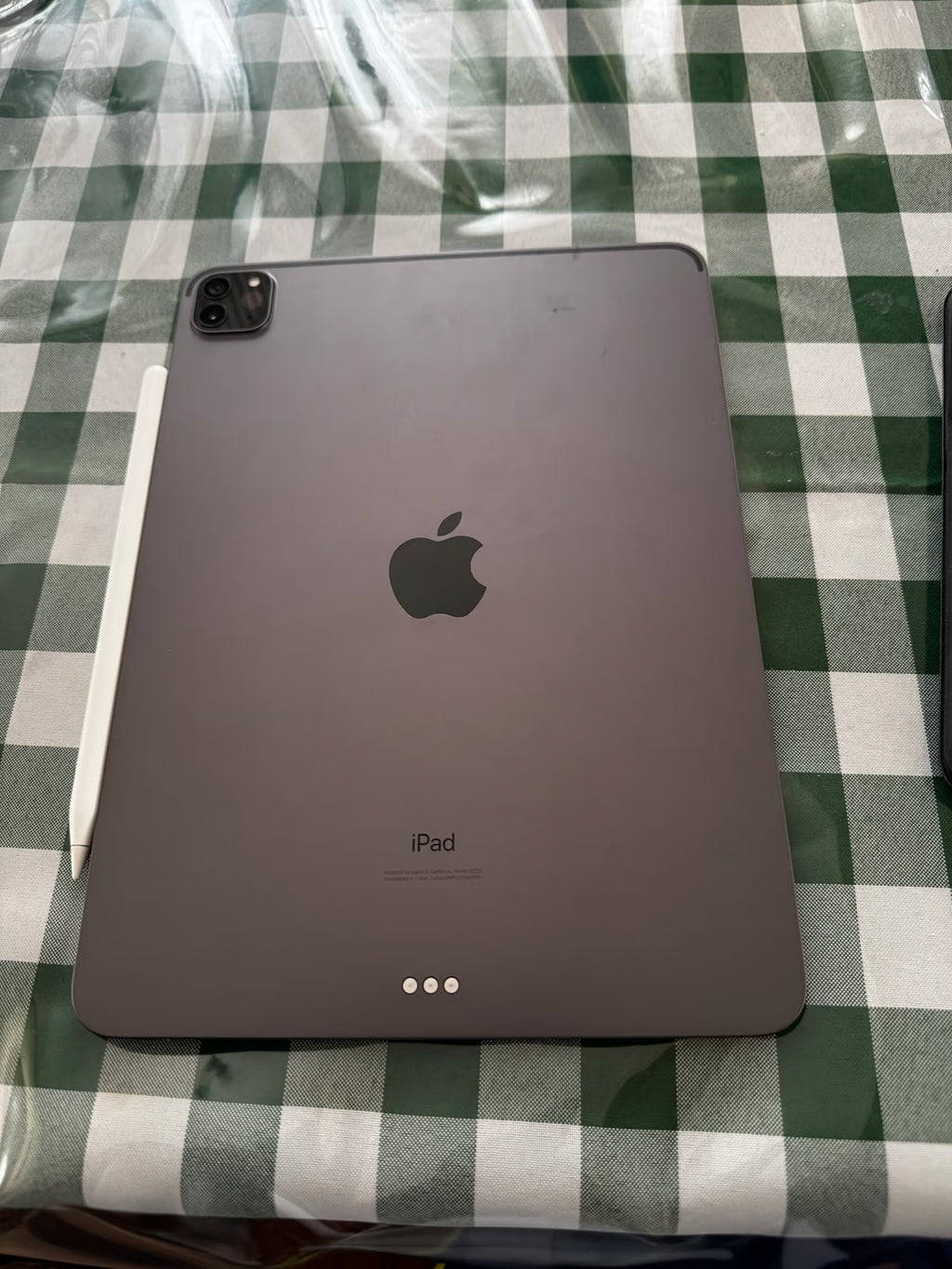 M1 MacBook Pro and 2nd Gen IPad Pro with Apple Folio keyboard & Apple Pencil 2 5D62