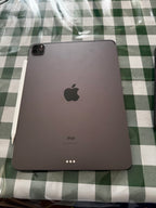 M1 MacBook Pro and 2nd Gen IPad Pro with Apple Folio keyboard & Apple Pencil 2 5D62