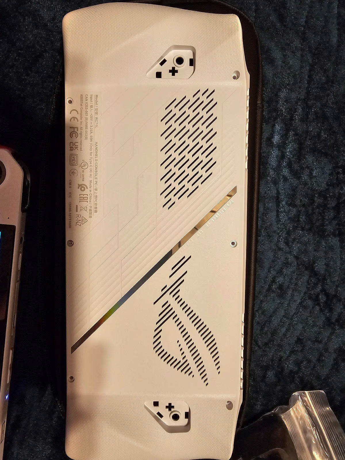 ASUS ROG Ally Z1Extreme CIB 2TB in MINT CONDITION + Extras 5A76