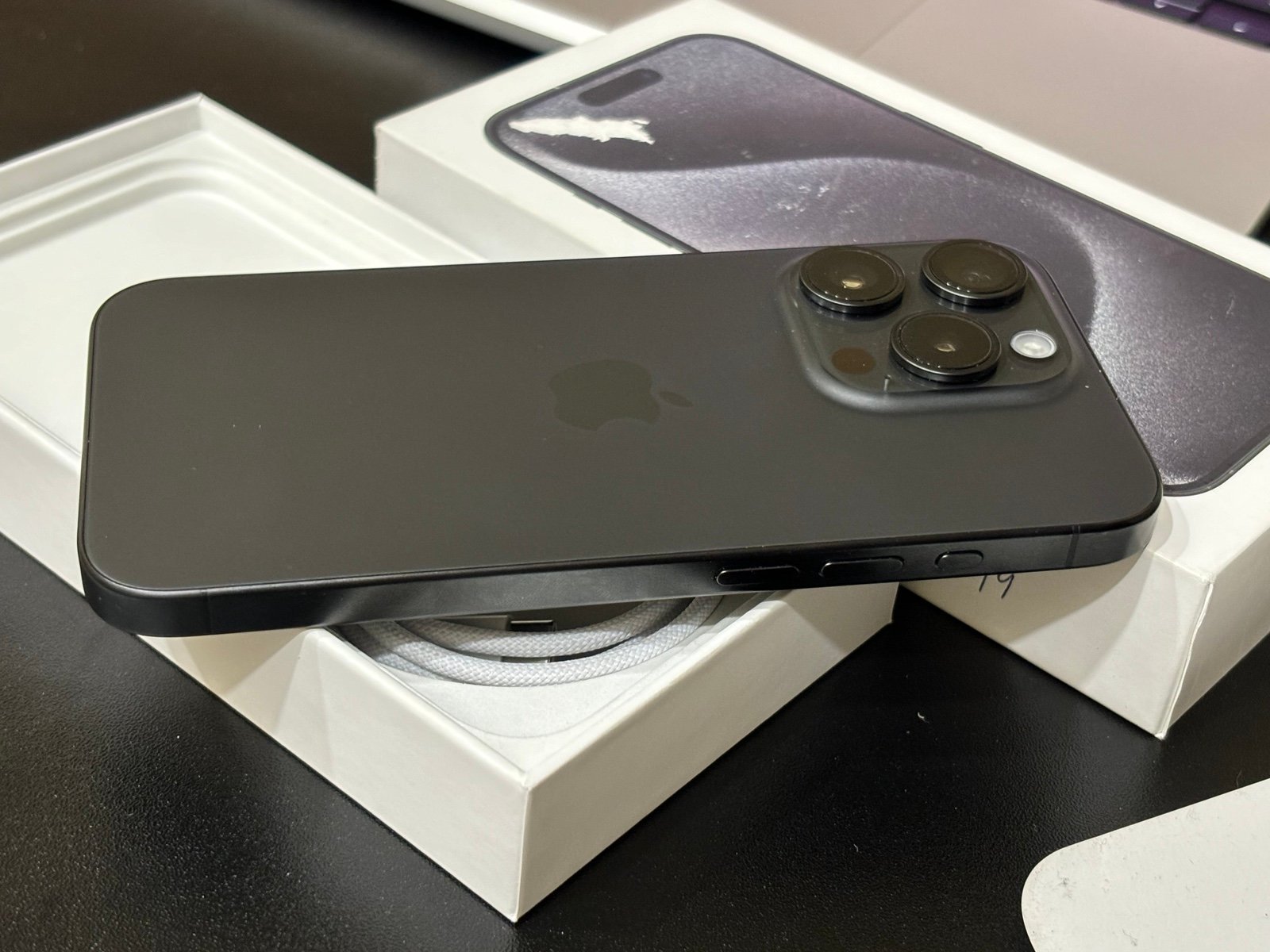 Apple iPhone 15 pro 128 gb Black titanium UNLOCKED 8R67