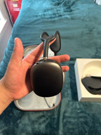 AirPods Max and travel charging case 5Q28