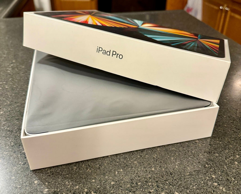 iPad Pro 12.9 (5th Generation ) 2TB M1 processor Silver WiFi and cellular AT&T 9T52
