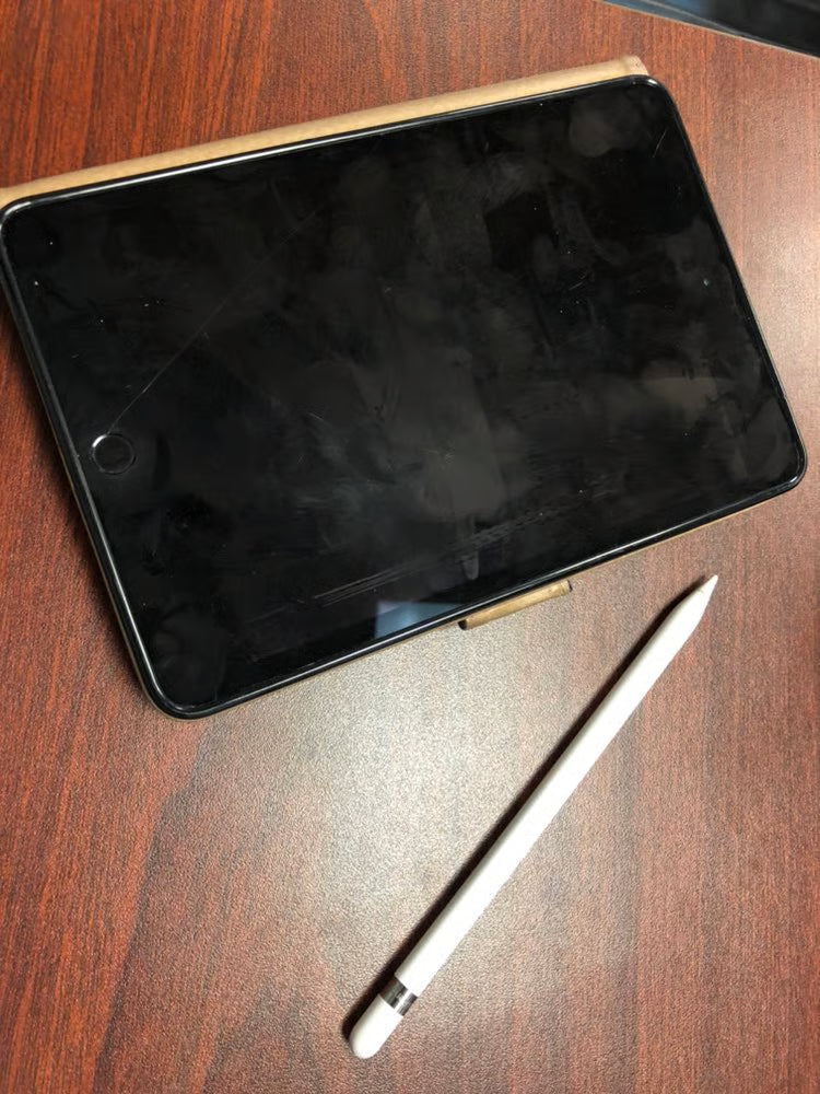 Apple iPad Mini 5th Generation in Black 8P57