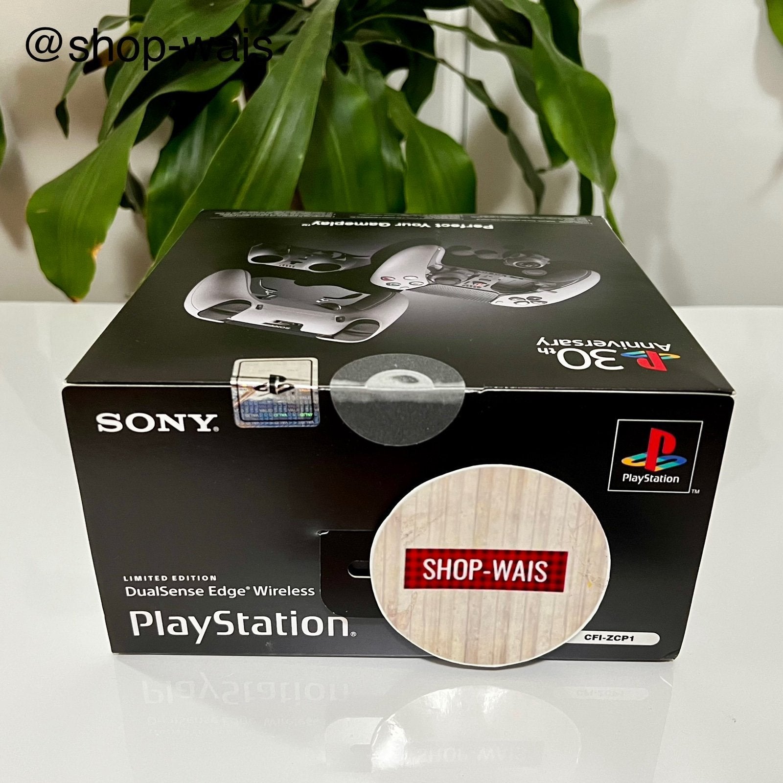 Sony PlayStation庐 5 - 30th Anniversary Limited Edition Holiday Bundle 6T97