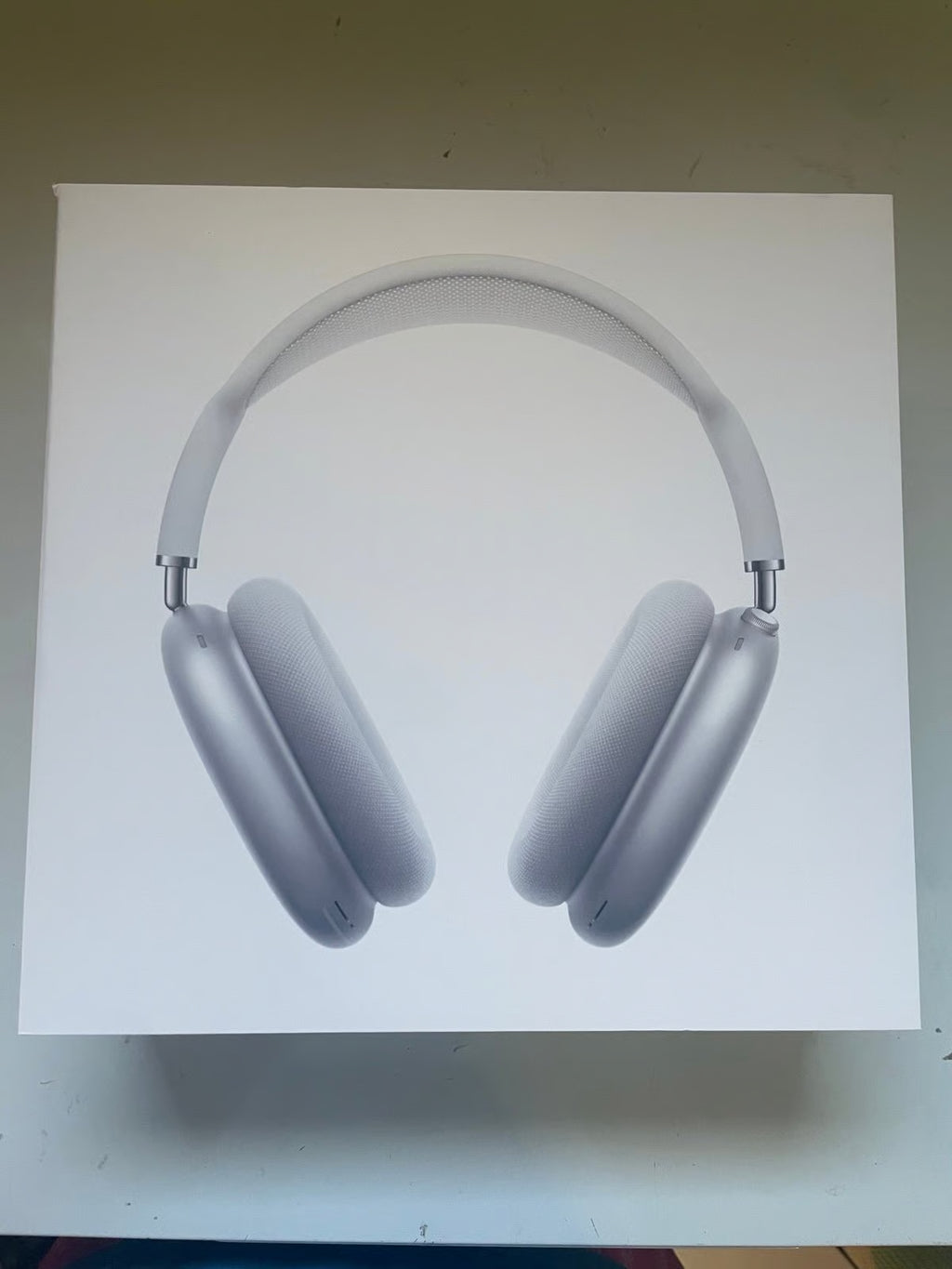 White AirPods Max FREE SHPPING 2B21