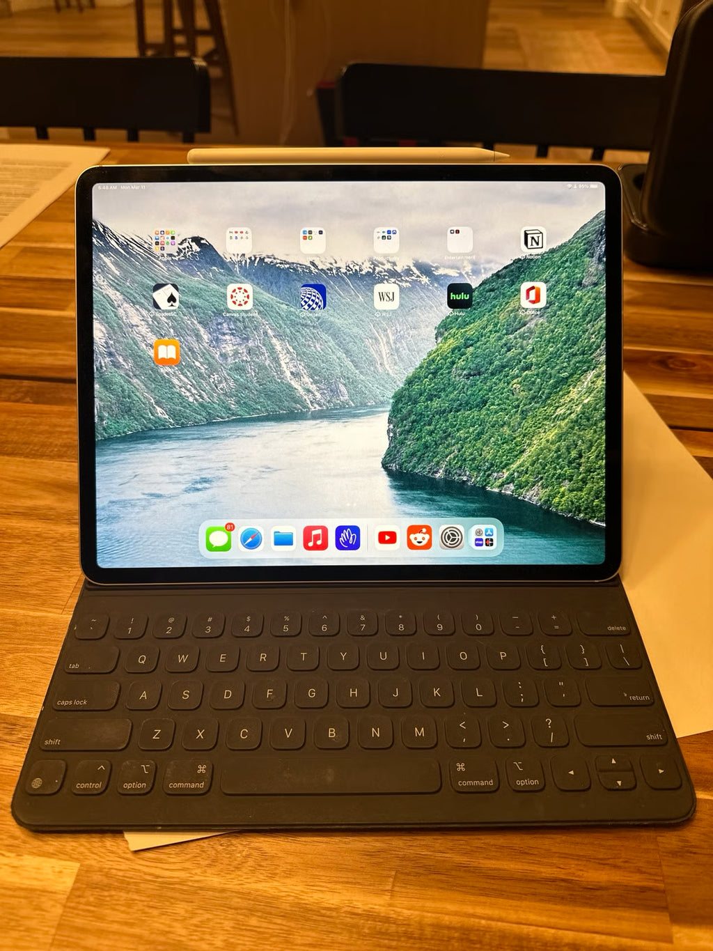 iPad Pro Gen 3 - pencil and type case - 64 gb 3S65