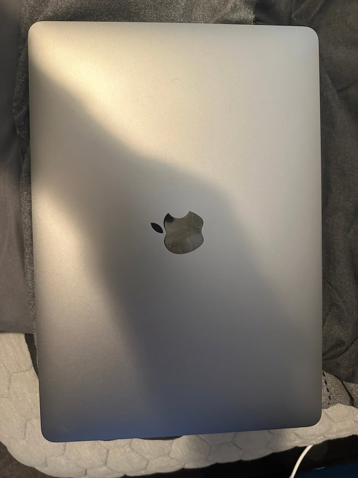 Apple Macbook Air 13in.  M1 3.2 GHz  256GB SSD 3N23