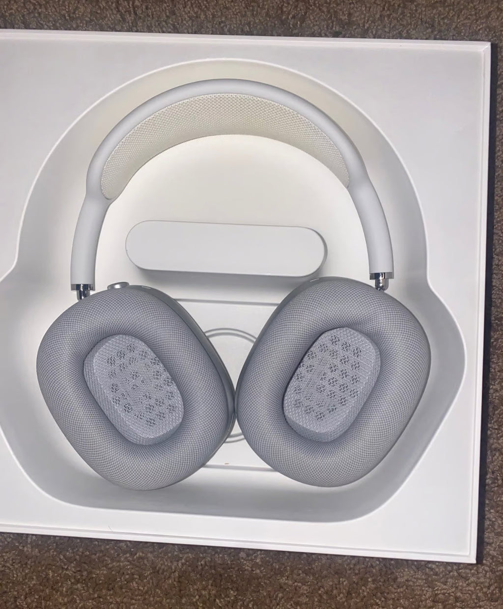 Apple AirPods Max in Silver 2H39