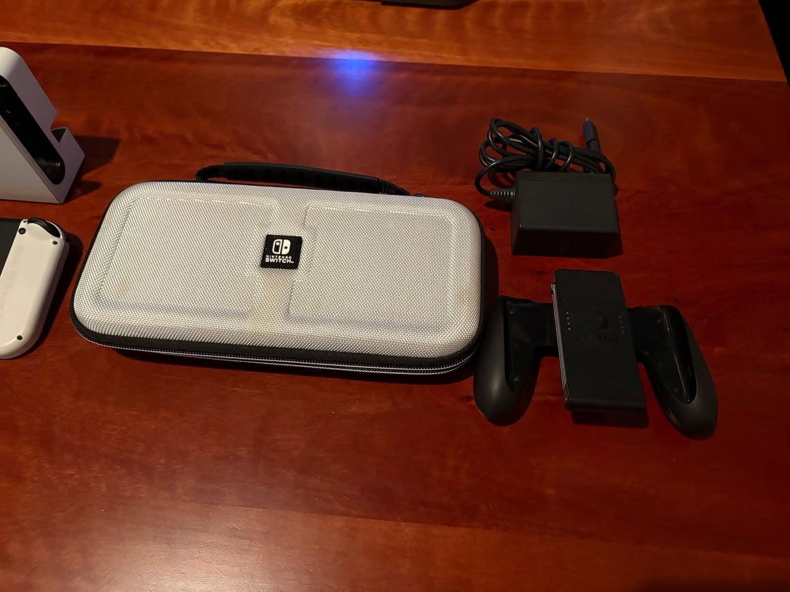 Nintendo Switch - OLED Model White with Zelda Tears of the Kingdom game 3P33