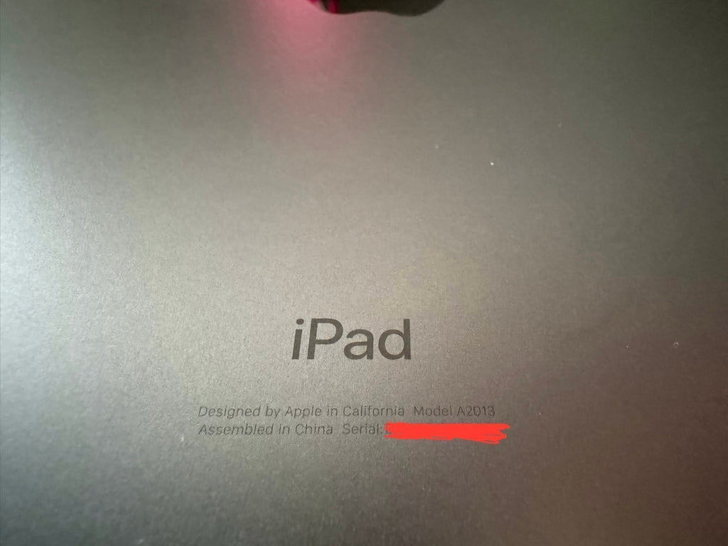 iPad Pro 3rd Generation 11�?(2018) 256gb WiFi + Cellular and Magic Trackpad Case 1V52