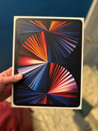 iPad Pro 12.9 128gb 5th Generation WiFi + Cellular Verizon 2T99