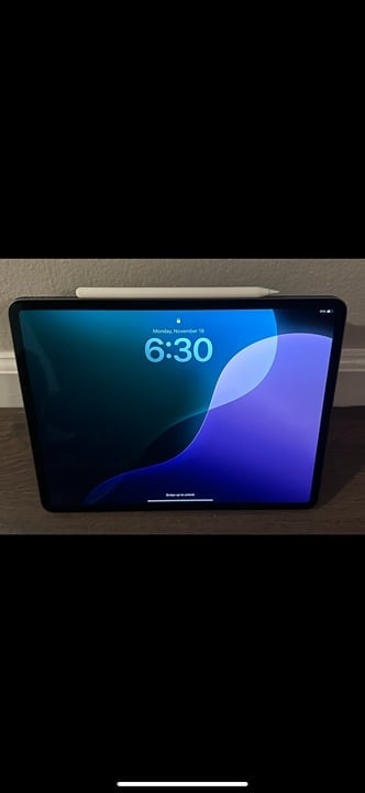 Apple iPad Pro Bundle 7J52