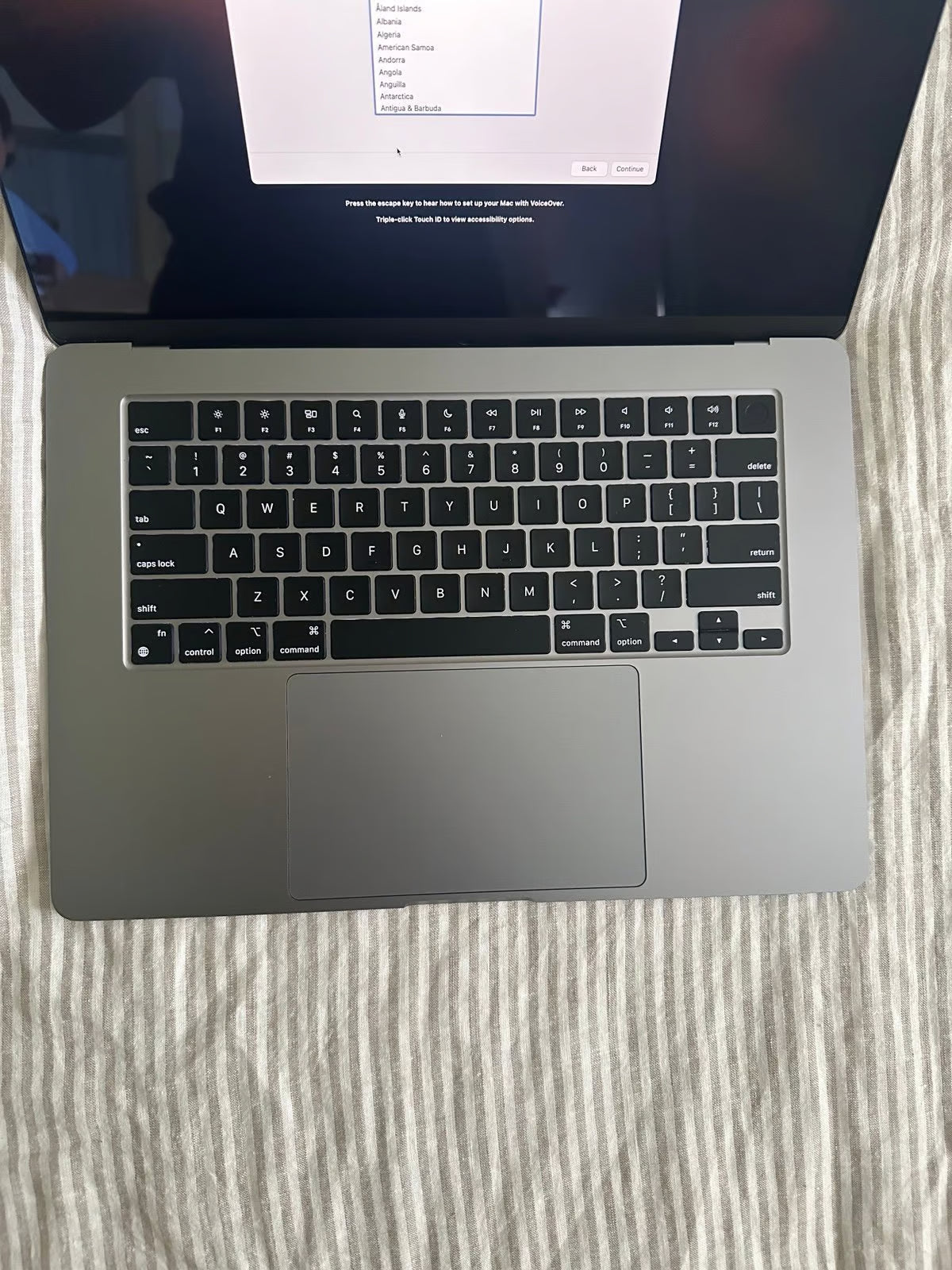 Apple Macbook Air 2023 15in.  M2  256GB SSD 8GB Memory 5G53