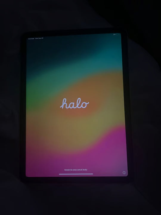 Apple iPad Air 5th Generation 64 GB 8M36