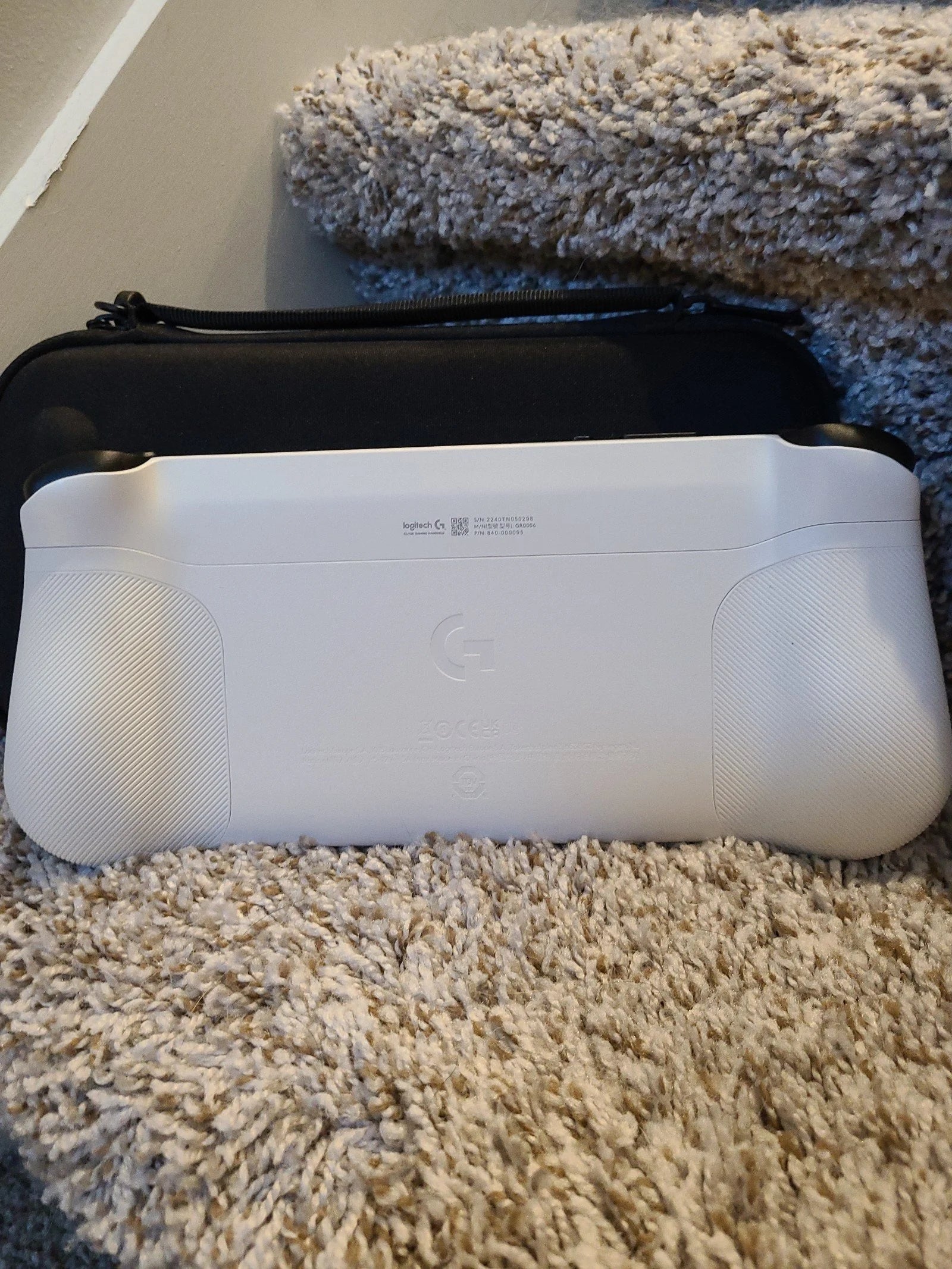 Logitech G Cloud Video Game Handheld - Xbox / PS5 Streaming and Emulation 1N21