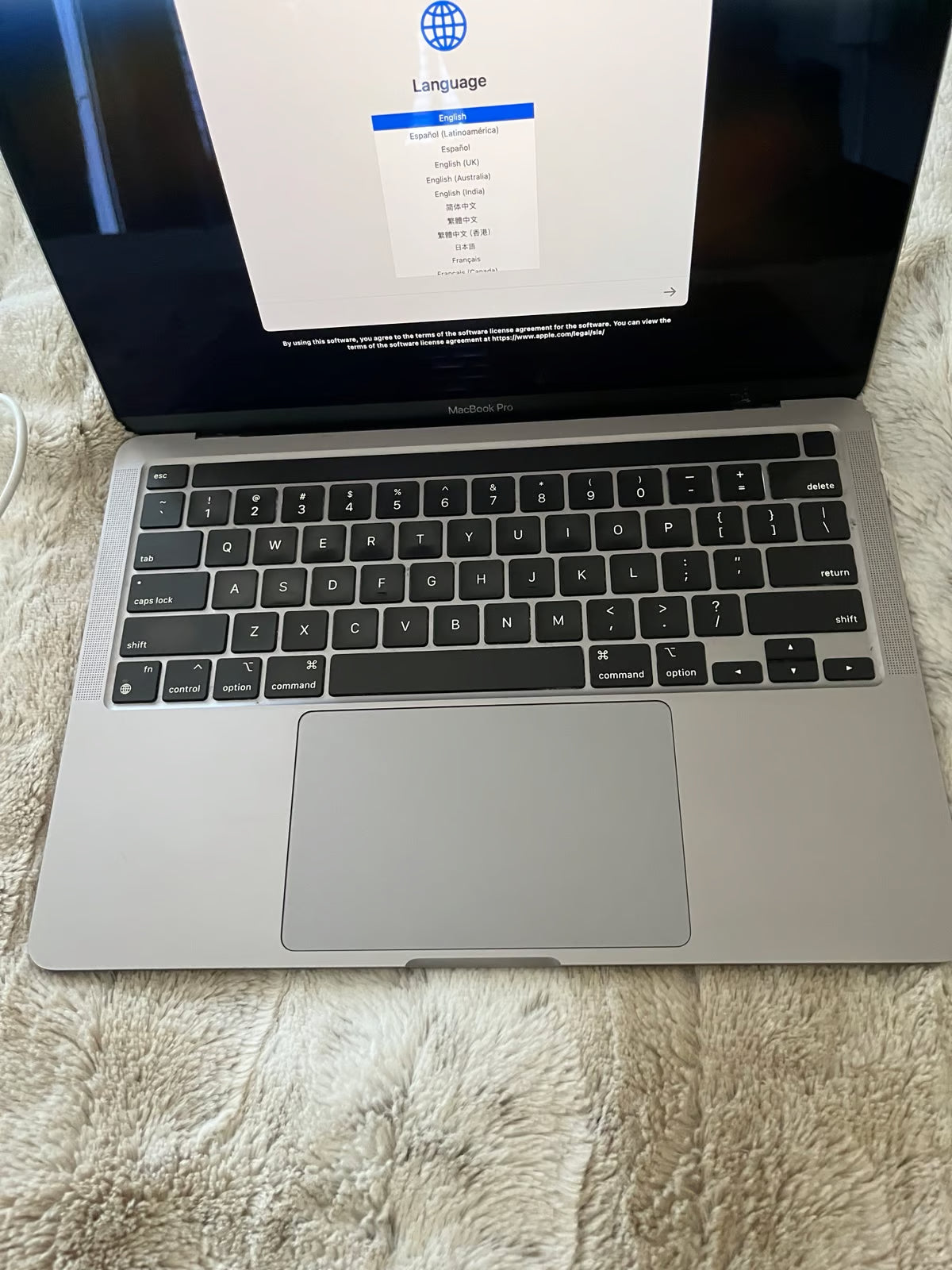 MacBook Pro 2020 13鈥?M1 w 8 G Memory* Charger included 6P37