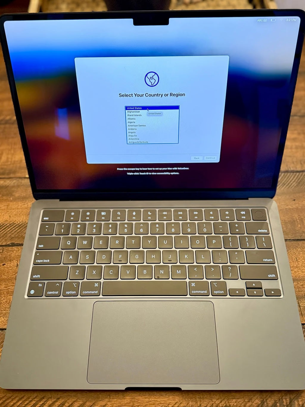 Apple MacBook Air 13.6鈥?Retina Display M2 7A29