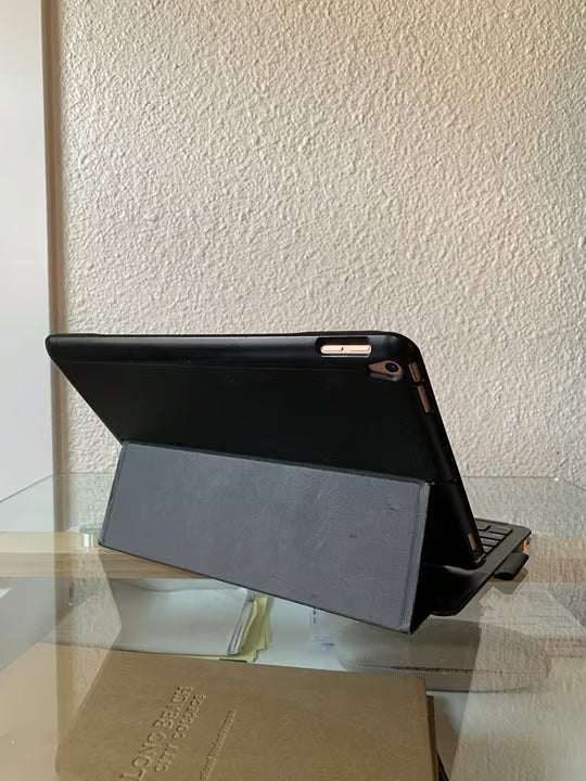 Apple iPad Air 3rd Generation 256 GB in Rose Gold + keyboard case 7E97