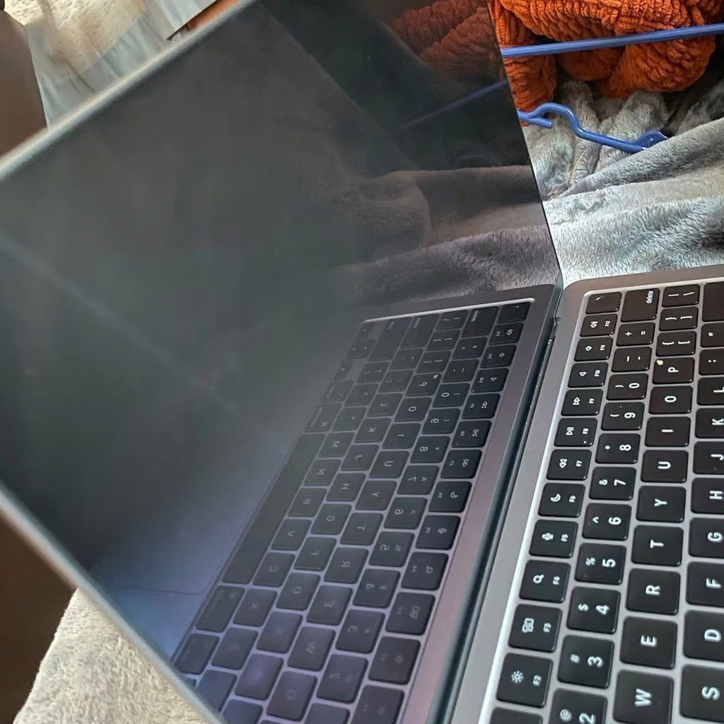 MacBook Air M2 9O99