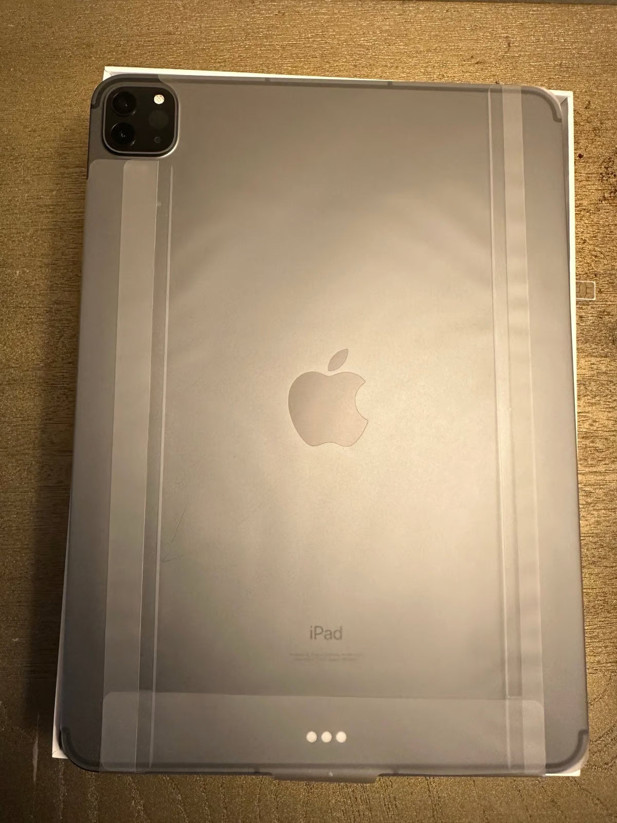 iPad Pro 11-inch (3rd Generation) Wi-Fi + Cellular 2B96