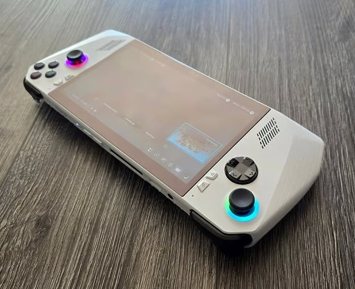 ASUS ROG Ally 7"" 120Hz FHD 1080p Gaming Handheld AMD Ryzen Z1 Extreme w/ extras 2F79