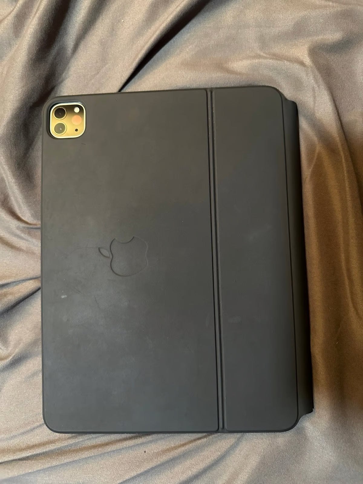 iPad Pro with apple magic keyboard 1O51