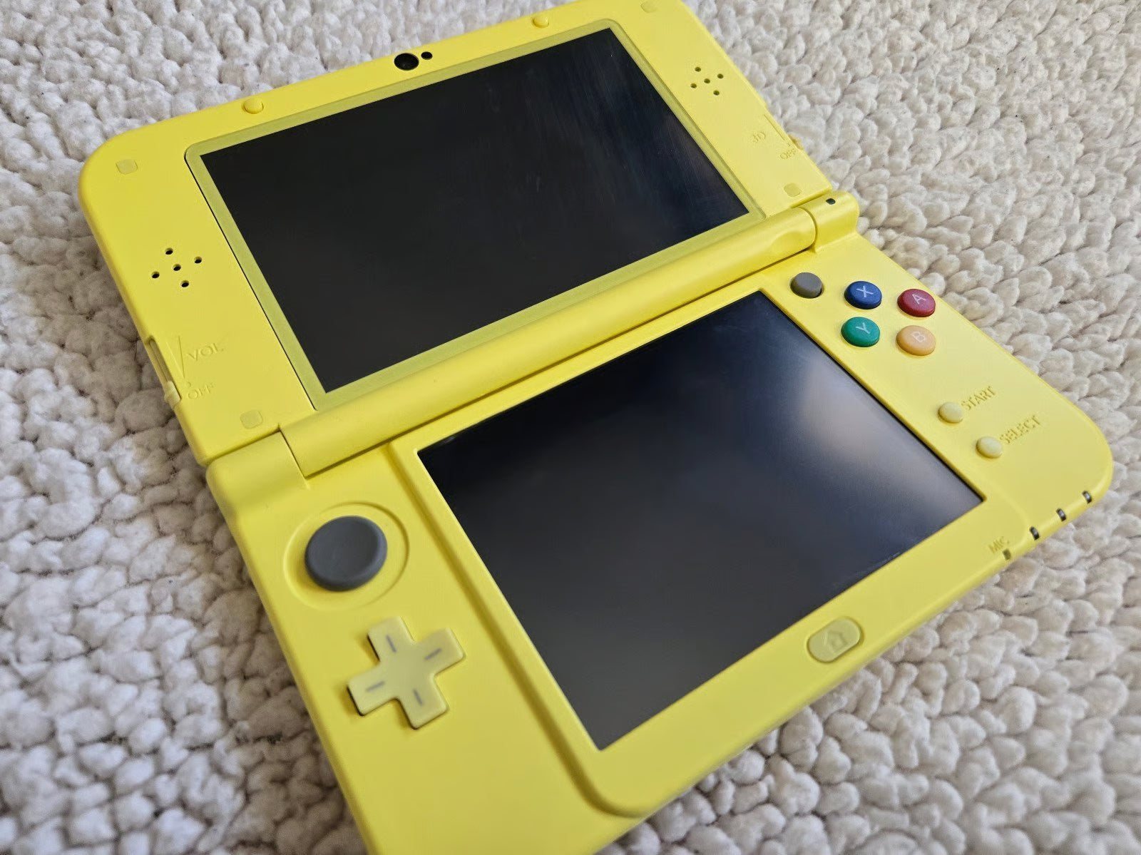 New Nintendo 3DS XL Pikachu in Yellow with 128gb SD Card, Charger and Stylus