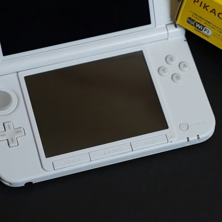 Nintendo 3DS XL Pokemon Yellow (Pikachu) Edition W/ Box, 32GB & 70+ Games