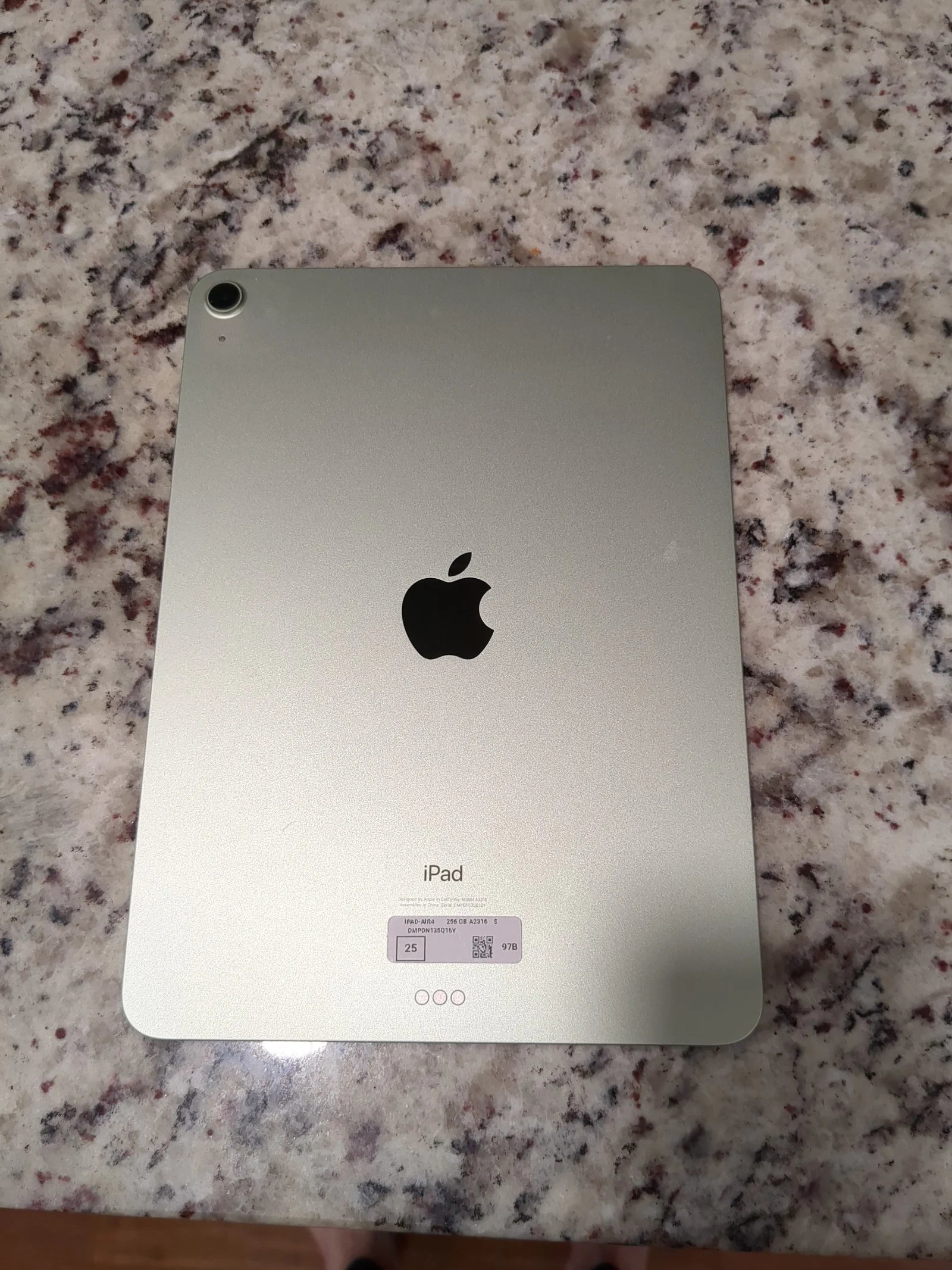 Apple iPad Air 4th Generation 256 GB in Green bundle 3R21