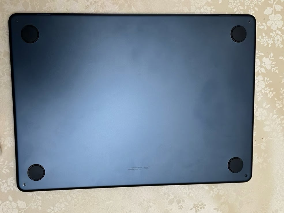 2024 Apple macbook air 13鈥?m3 chip. No box and no cord included. 1L61