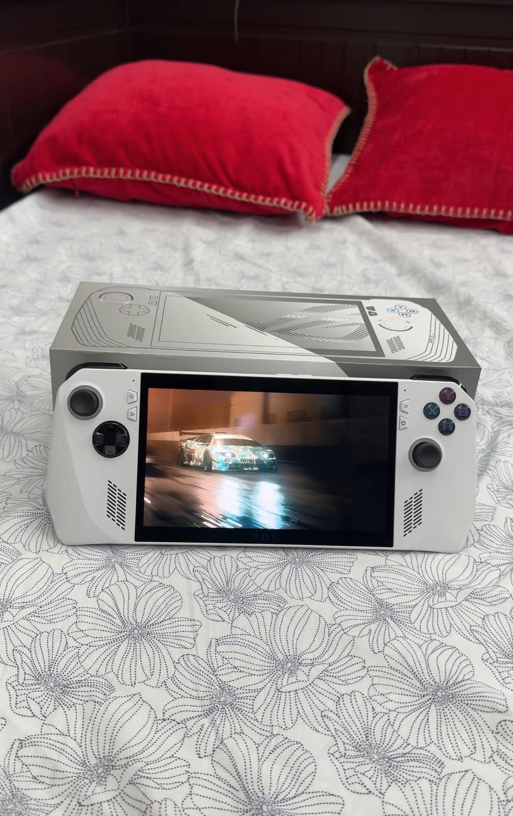 ASUS - ROG Ally 7"" 120Hz FHD 1080p Gaming Handheld - AMD Ryzen Z1 Extreme Proces 8A55