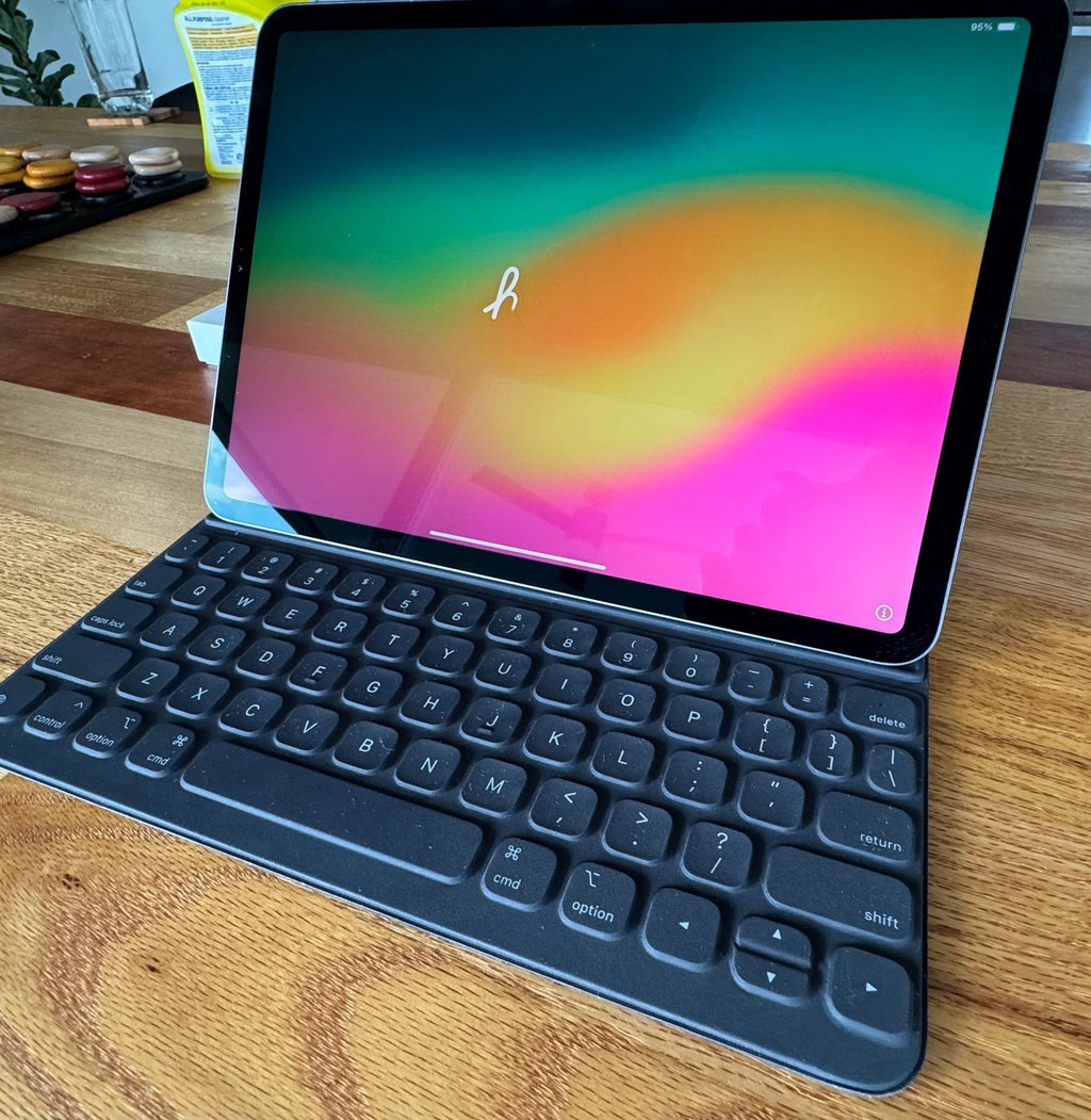 Apple iPad Pro 11�?1st Generation (64GB Space Gray) + Apple Smart Keyboard Folio 5A75