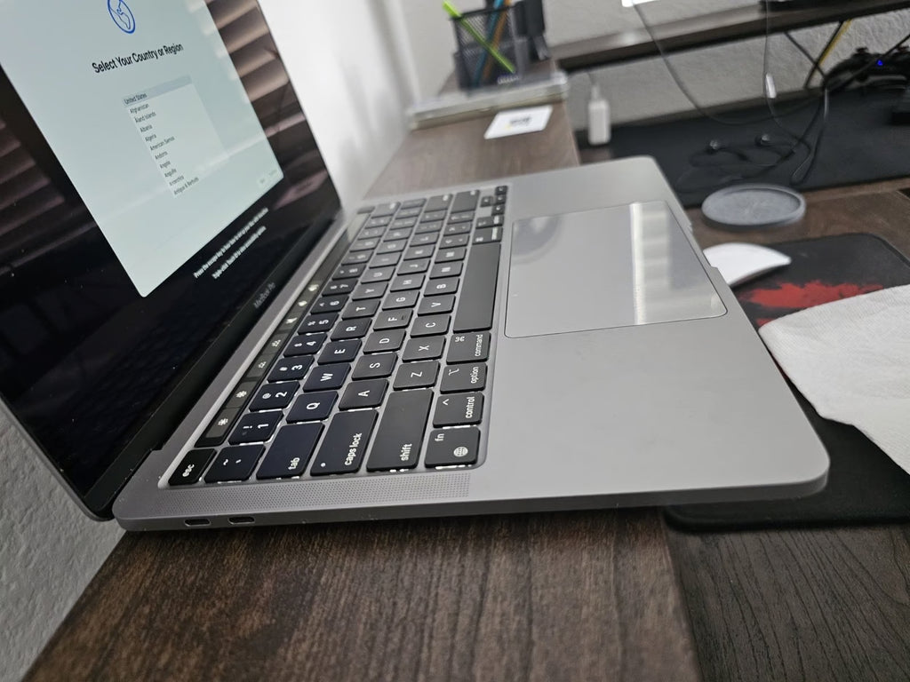 Apple Macbook Pro A2338 13in.  M1 3.2 GHz  256GB SSD 5W79