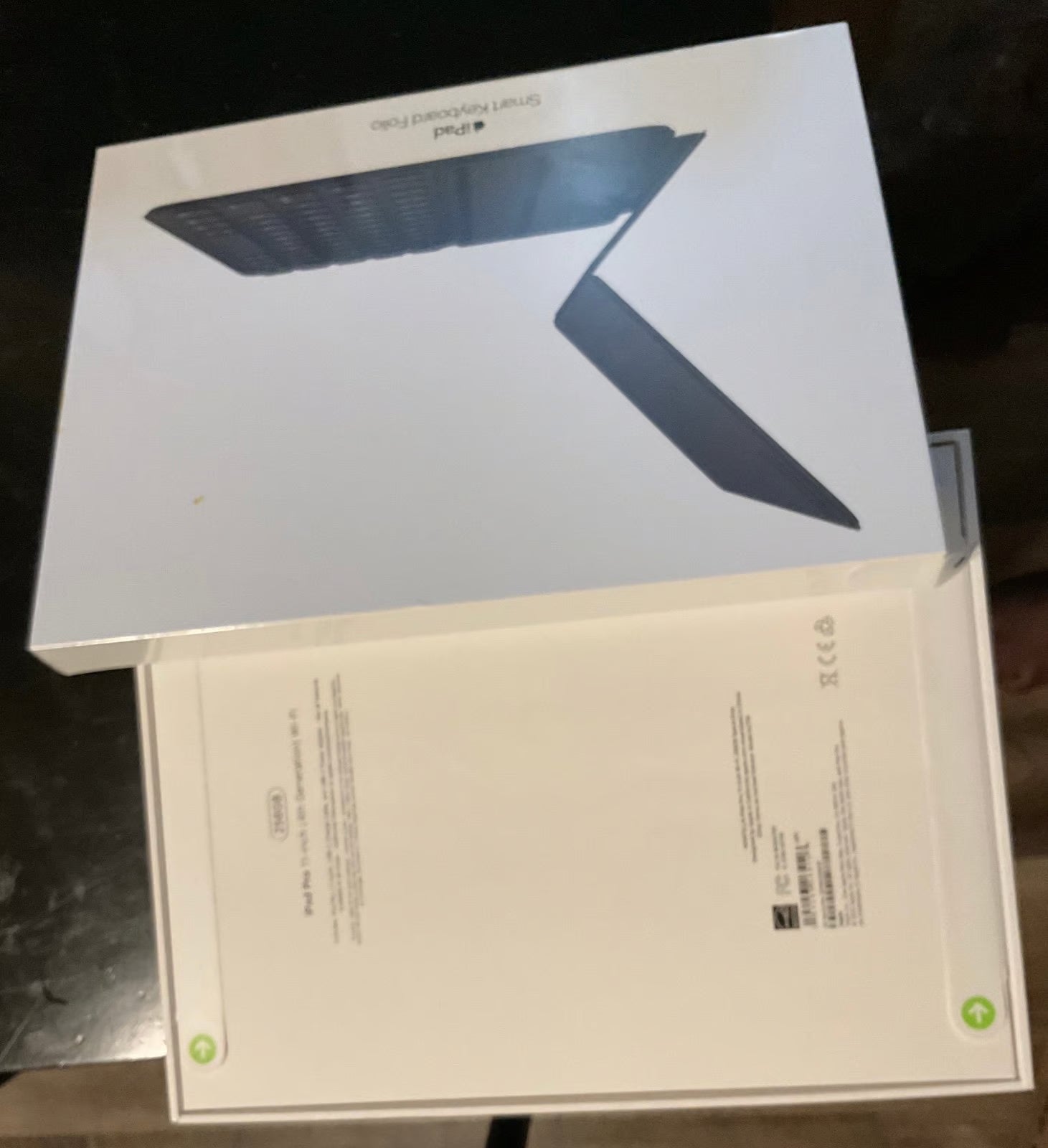 ipad pro 11 inch 4th generation 256GB and Smart Keyboard for ipad 6C36