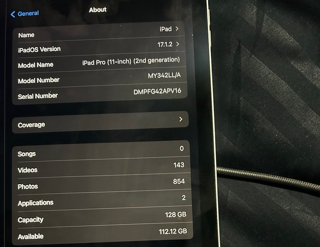 iPad Pro Wifi + Cellular (11 inch) (2nd gen) with case 1L62