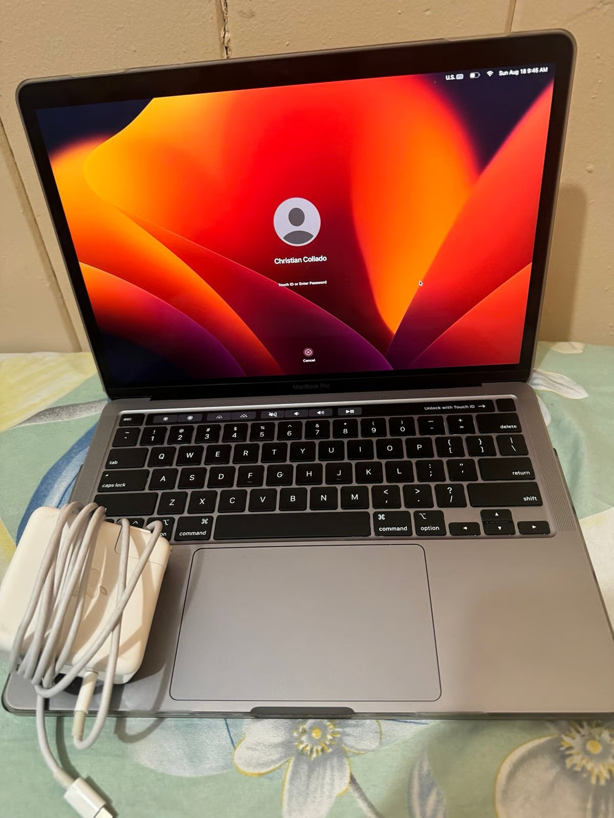 Apple MacBook Pro 13鈥?2020 w/ Touch Bar 7Z32