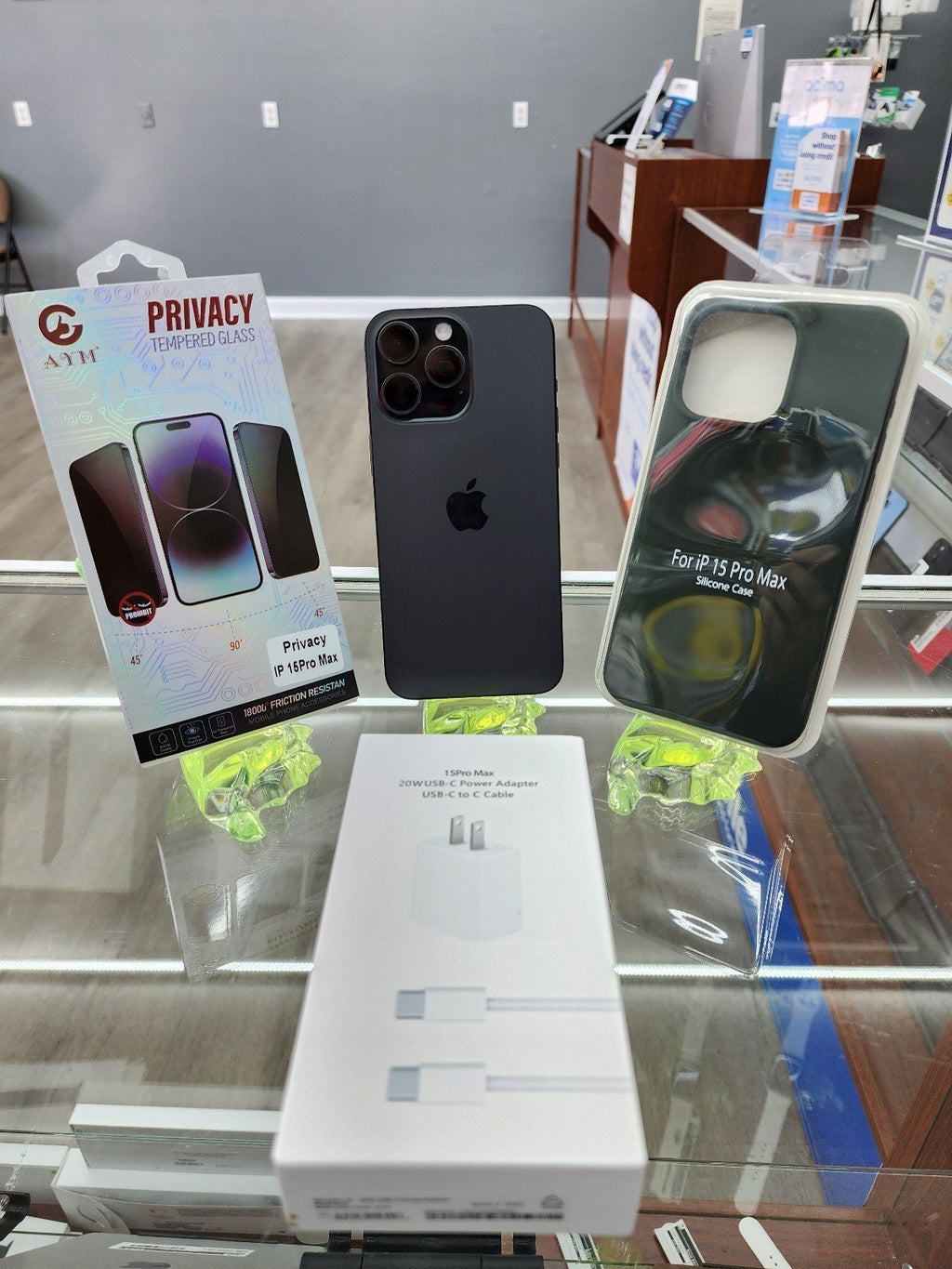 iPhone 15 Pro Max 256GB Black Titanium Unlocked Includes: Case+Protector+Charger 7B88