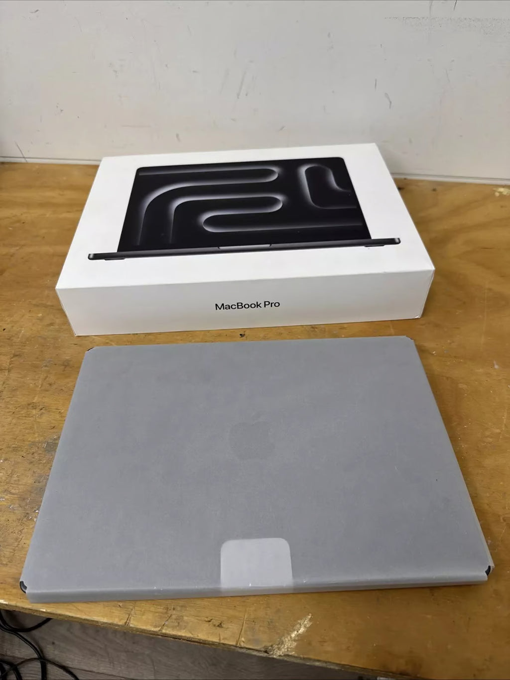 2023 MacBook Pro 14-inch M3 Pro 12-Core 18GB RAM 1TB SSD Space Black 2D26